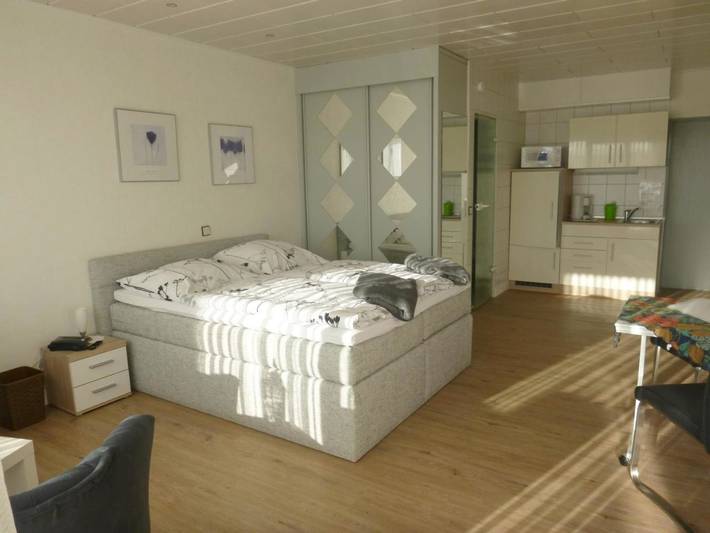 BnB für 2 Personen, mit Balkon und Terrasse sowie Garten und Ausblick in Bad Wildungen