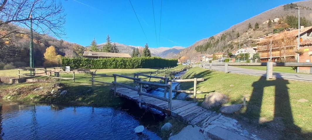 Gîte pour 6 personnes, avec Terrasse ainsi que Jardin et Vue à Vilallonga de Ter