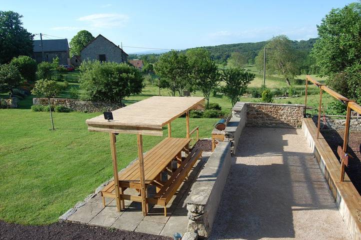 Gîte pour 14 personnes, avec jardin et sauna ainsi que piscine et balcon dans le Puy-de-Dôme - 3