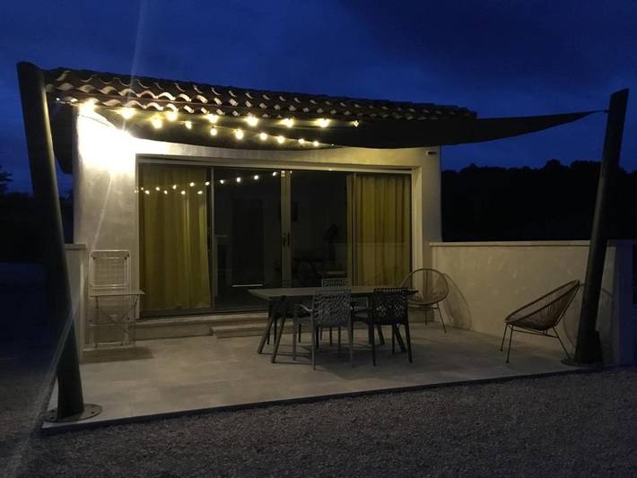 Location de vacances pour 2 personnes, avec piscine et terrasse ainsi que jardin et vue à Grambois - 2