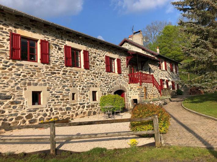 Location de vacances pour 2 personnes, avec piscine ainsi que vue et jardin à Rosières