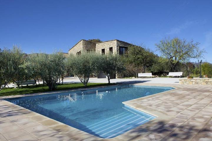 Apartamento de vacaciones para 8 personas, con piscina y jardín además de vistas y vistas al lago en Pallars Jussà