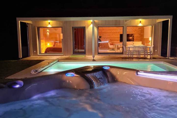Gîte pour 5 personnes, avec Jacuzzi et Terrasse ainsi que Jardin et Sauna