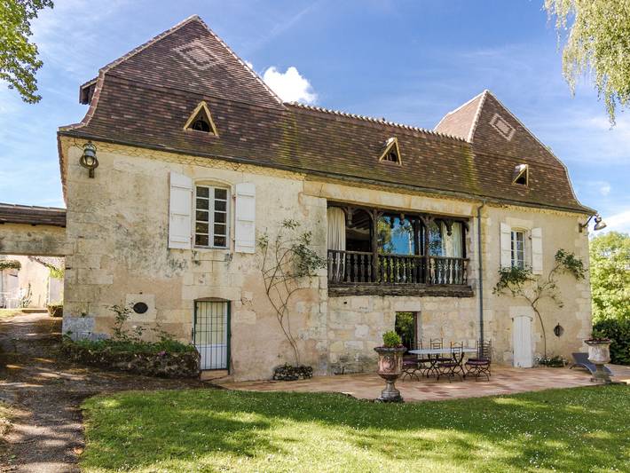 Location de vacances pour 21 personnes, avec Terrasse ainsi que Jardin et Piscine à Sourzac