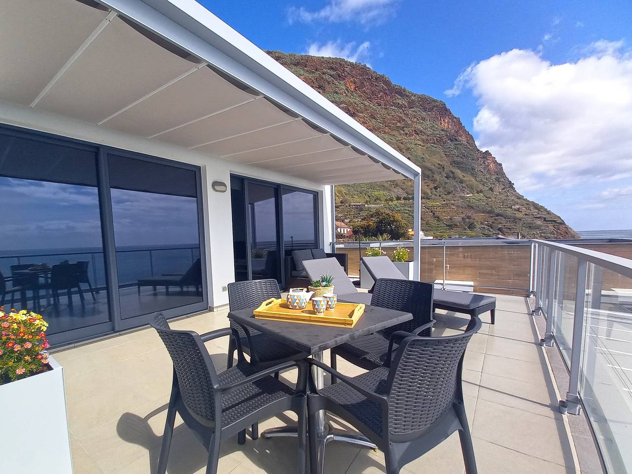 Appartement entier, Appartement 'The Wave House - Two Bedroom' avec vue sur mer, Wi-Fi et climatisation in Jardim do Mar, Île de Madère