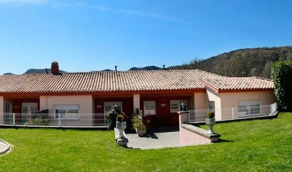 Apartamento de vacaciones para 6 personas, con terraza además de piscina y jardín - 1