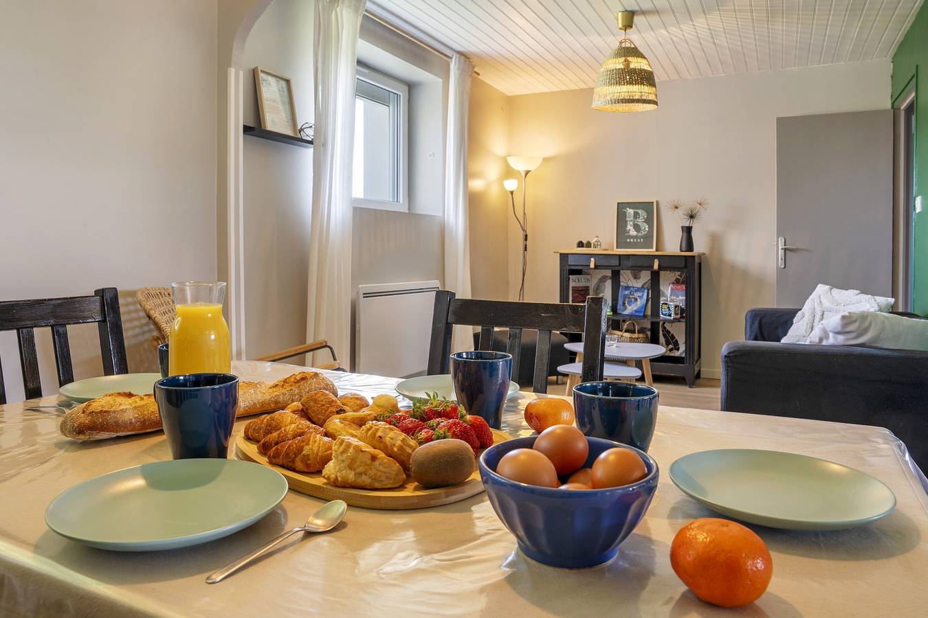 Apartment Near the Sea: Ty Hent Ar Mor in Kerlouan, Brest region