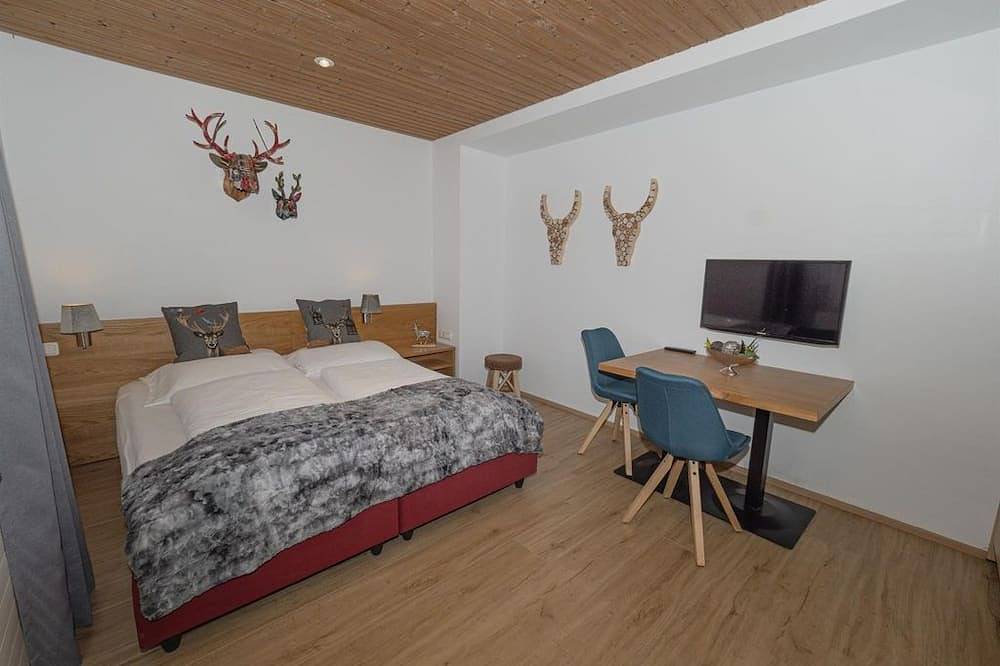 Entire apartment, Studio-appartement \"S\" - Haus Veronika - Appartements by Miha in Westendorf (Tirol), Kaiser mountains