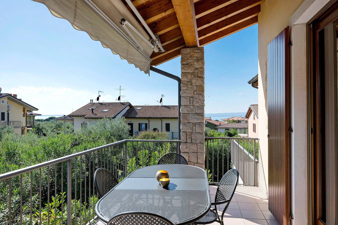 Entire apartment, Apartment 'Bardolino House Relax and Pool' with Lake View, Wi-Fi and Air Conditioning in Bardolino, Garda Mountains