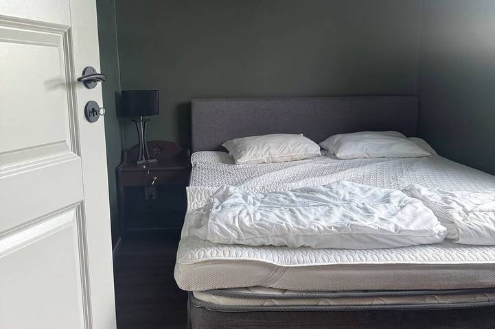 Live in a scenic location, close to hiking trails or cozy cafés in Skövde, Västergötland