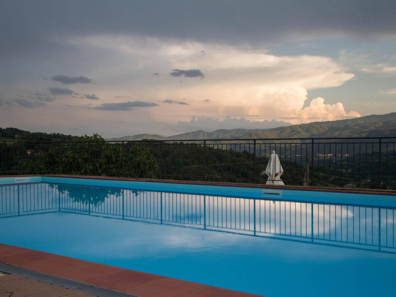 Lindenhaussiedlung mit Gemeinschaftspool in Pratovecchio, Pratovecchio Stia