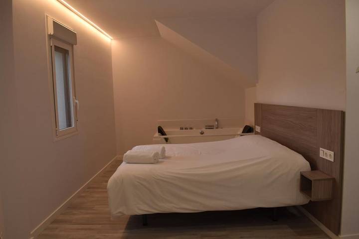 Apartamento de vacaciones para 4 personas, con jacuzzi y jardín en Provincia de Huesca - 3