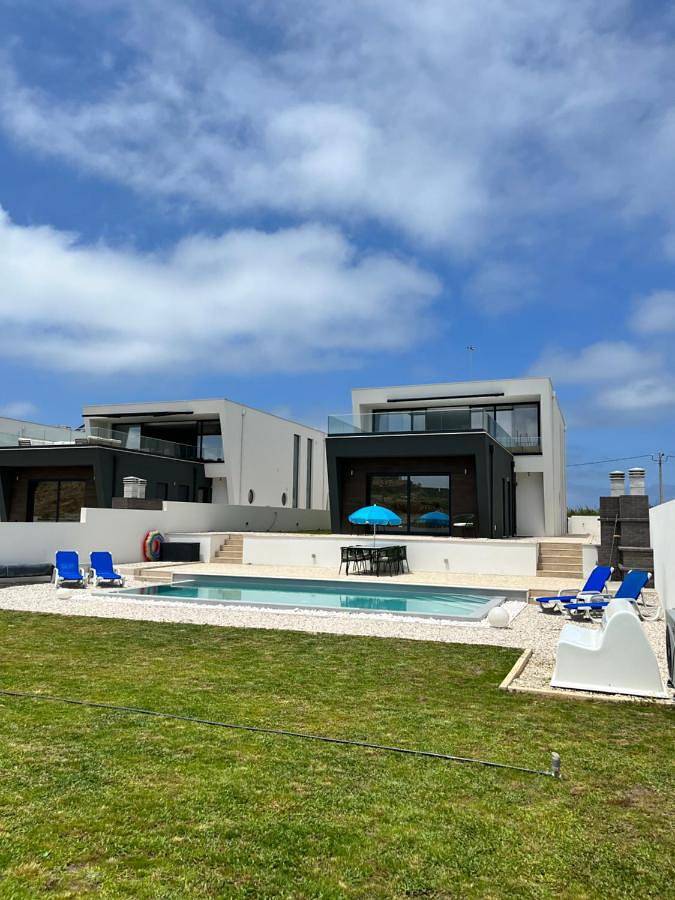 Villa pour 8 personnes, avec Balcon et Terrasse ainsi que Jardin et Piscine à São Martinho do Porto