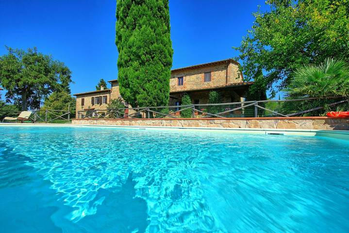 Casa vacanza per 18 persone, con giardino in Montelupo Fiorentino