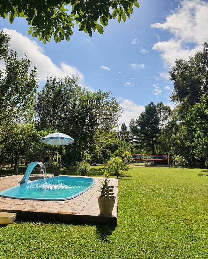 Casas e apartamentos de temporada para 3 pessoas, com jardim e piscina, com animais de estimação em São Gabriel (RS)