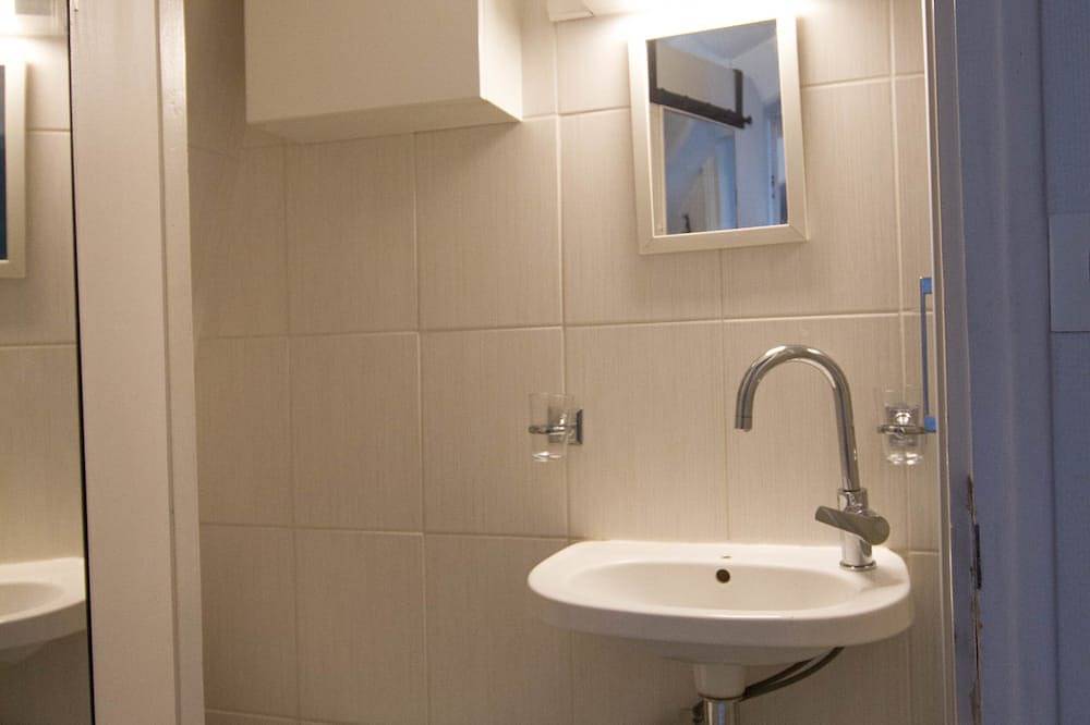 Entire apartment, Lovely studio - near park in Le Pré-Saint-Gervais, Seine-Saint-Denis
