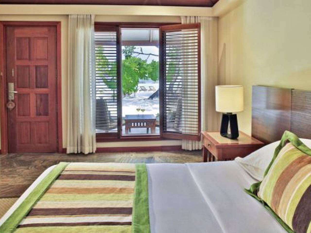 Kurumba Maldives - Deluxe Bungalow in Medhu-Uthuru Province