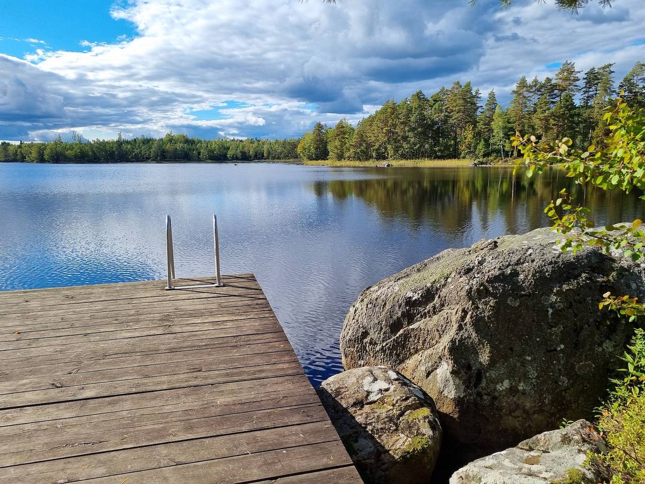 Ferienhausidylle direkt am See in Kalvshult, Kronoberg