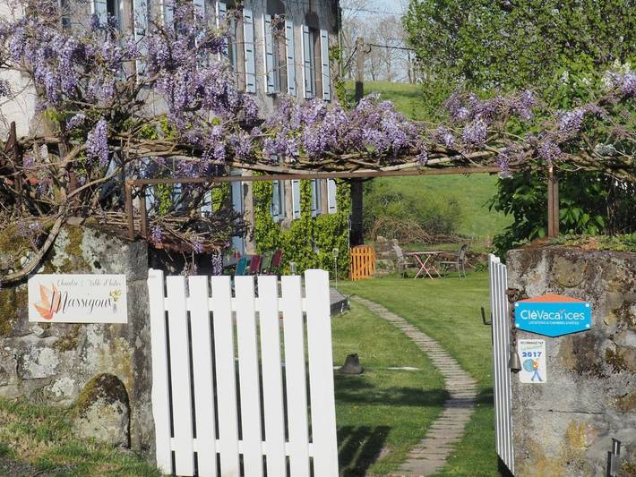 Location de vacances pour 2 personnes, avec Terrasse ainsi que Jardin et Vue à Aurillac