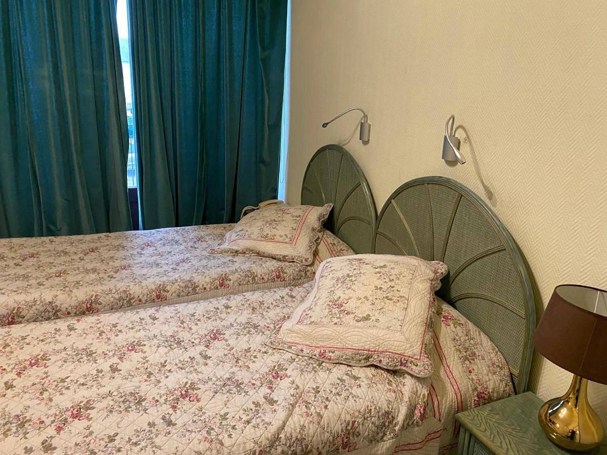 Family Room with Bathroom in La Roche-sur-Yon, Vallée de la Loire