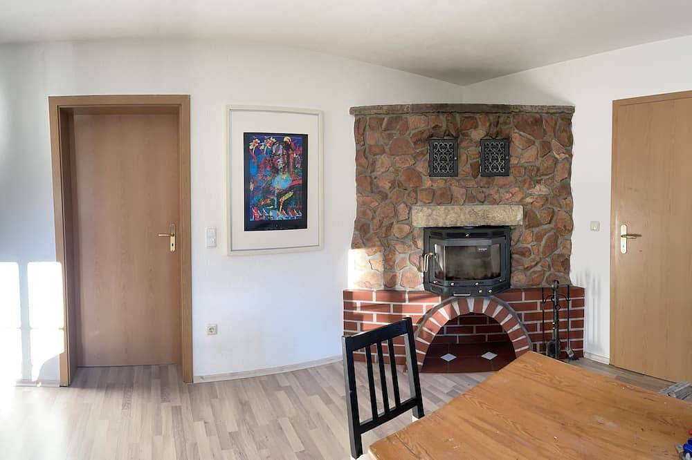 Ganze Wohnung, Eg Ferienwohnung vor den Toren Dresdens mit Terrasse und Garten in Bahretal, Elbsandsteingebirge