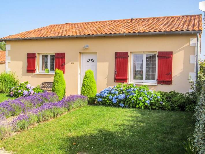 Villa pour 4 personnes, avec piscine et jardin, animaux acceptés
