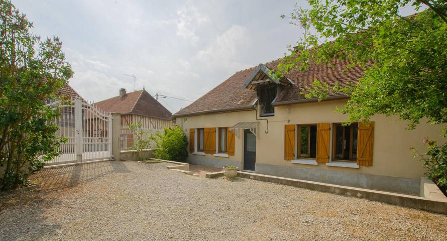Gîte pour 6 personnes, avec terrasse, animaux acceptés à Saint-Parres-aux-Tertres