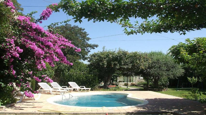 Location de vacances pour 6 personnes, avec terrasse et jardin, animaux acceptés à Peyriac-Minervois