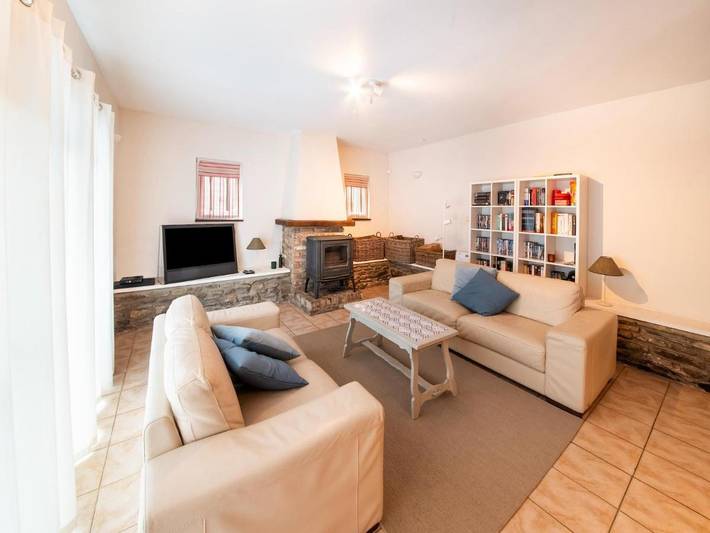 Location de vacances pour 6 personnes, avec terrasse ainsi que jardin et vue sur le lac, animaux acceptés à Bohan