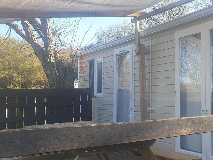 Camping La Résidence d'été - Mobilheim 6 personen - Cottage Premium Clim - 29 m² - 2 Zimmer - 4/6 pers - Klimaanlage & Plancha in Saint-Remèze, Privas (arrondissement)