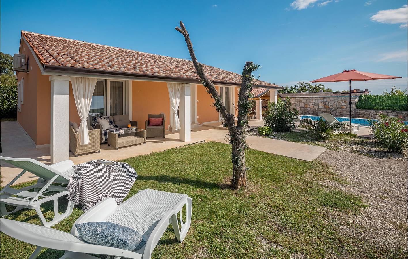 Gemütliche 1-Zimmer-Wohnung mit Pool und Terrasse, 400 m vom Restaurant Vorichi entfernt in Barban, Südküste Istrien