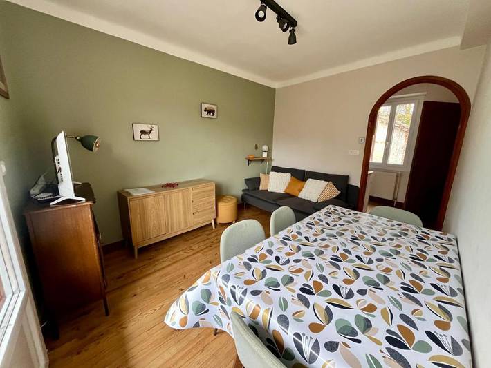Location de vacances pour 4 personnes, avec Balcon et Terrasse ainsi que Jardin et Vue à Oust