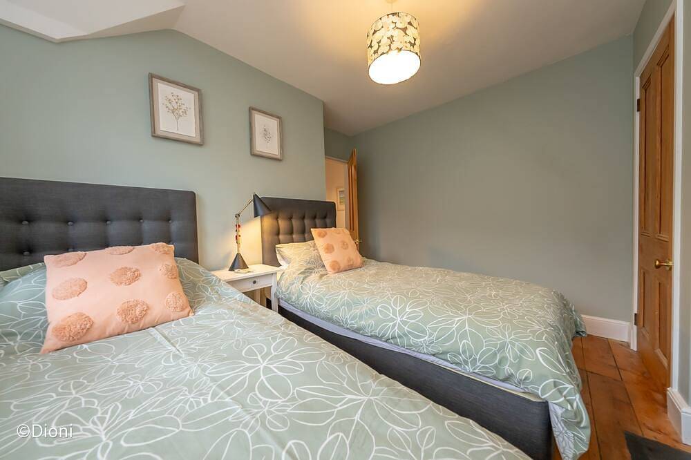Dog Friendly Stone Cottage in Llanbedr with Log Burner | Bodelen in Llanbedr, Snowdonia
