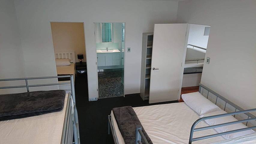 Holiday home for 16 people, with garden and balcony in Gippsland