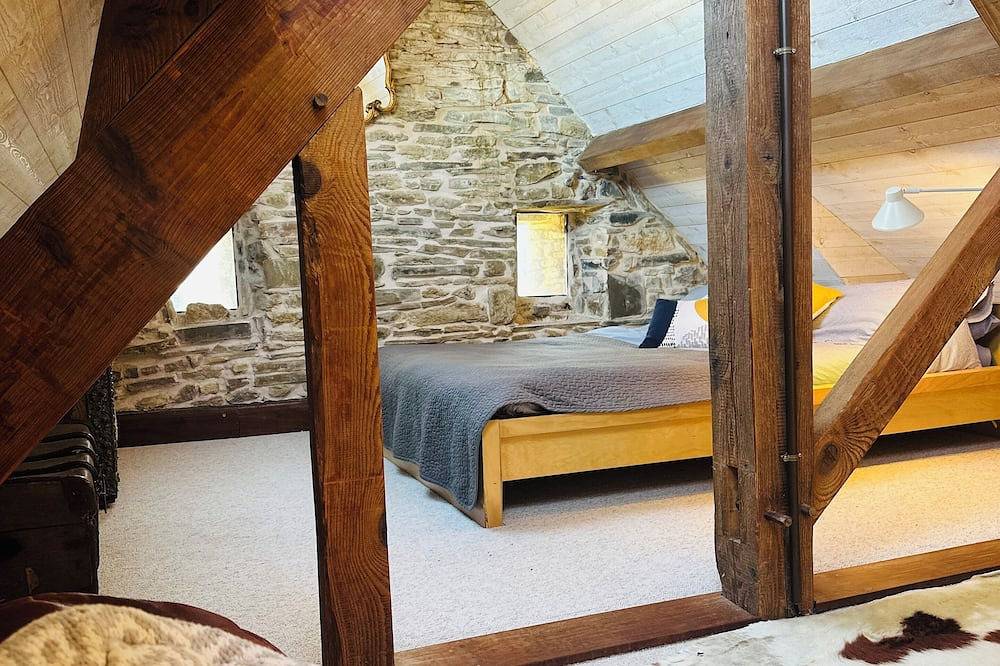 Une ferme vraiment belle et unique restaurée in Glatigny, La Haye (Manche)