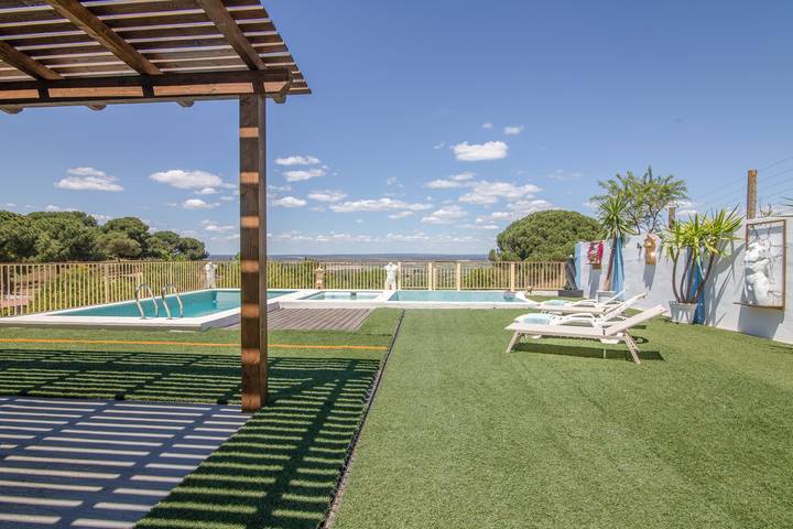 Hel lägenhet, Apartment 'El Encanto' with Mountain View, Private Pool and Wi-Fi in Villarrasa, Huelva Provinsen