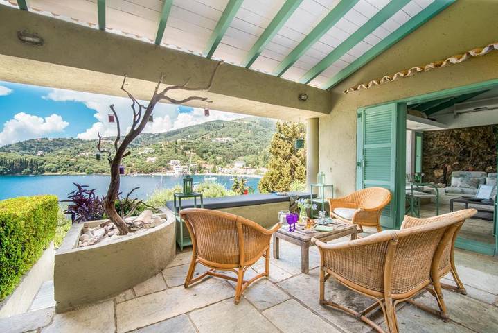 Villa voor 4 personen, met tuin en uitzicht in Kalami