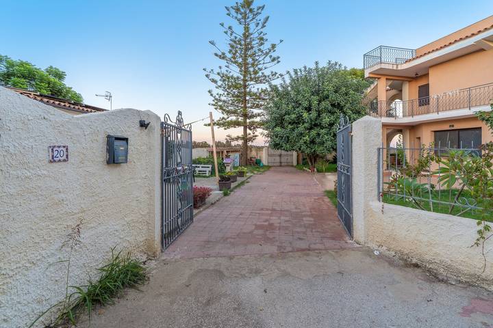 Appartement entier, Villa Thalassa Suite, votre oasis idéale avec Wi-Fi et climatisation in Cassibile, Syracuse