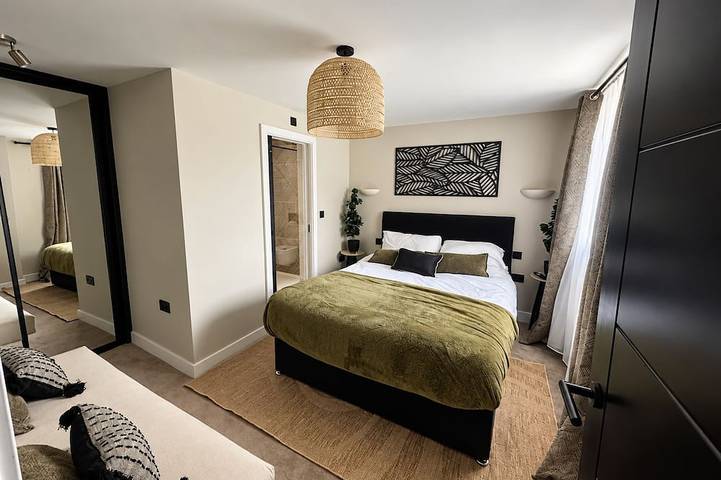 Appartement entier, Nr Airport, Sleeps 6, 5 Beds, Private Parking in Stockport, Grand Manchester