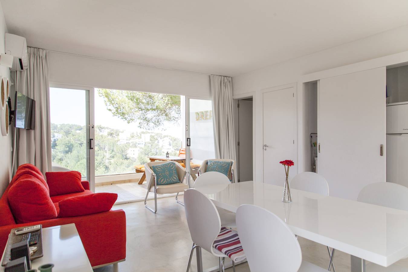 Entire holiday apartment, Buganvillehouse Seasunset 5Min walk to cala vadela in Cala Vedella, Ibiza