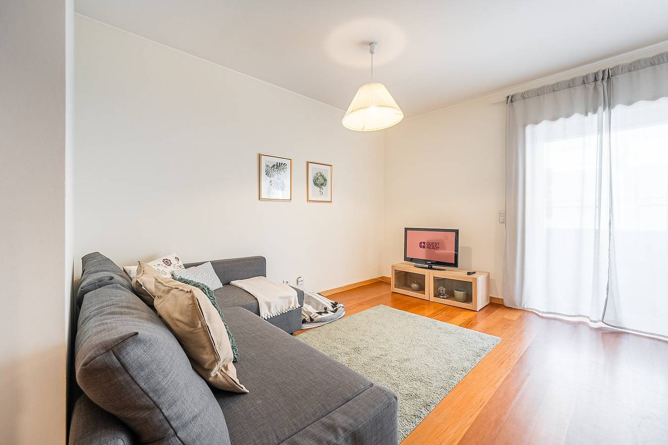 Entire apartment, Guestready - Cityscape residence with balcony in Cedofeita, Porto