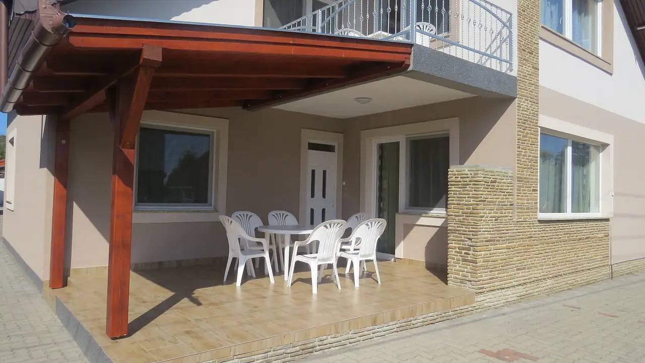 Ganze Ferienwohnung, Ferienwohnung für 4 Personen (100 m²) in Balatonlelle in Balatonlelle, Plattensee Südufer