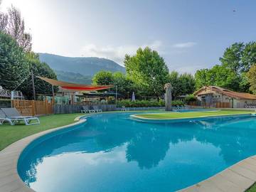 Tente pour 4 personnes, avec bassin pour enfant dans l' Aveyron