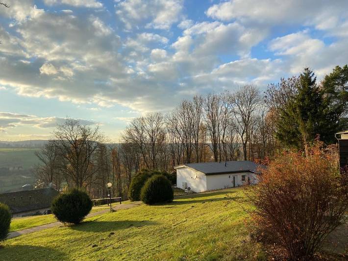 Bungalow für 6 Personen, mit Balkon und Terrasse sowie Ausblick