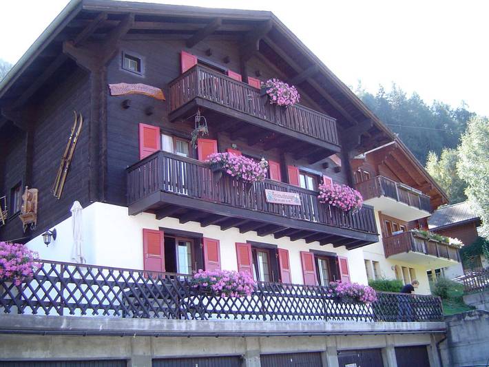 Hütte für 5 Personen, mit Garten und Ausblick sowie Terrasse, mit Haustier in der Aletsch Arena - 2