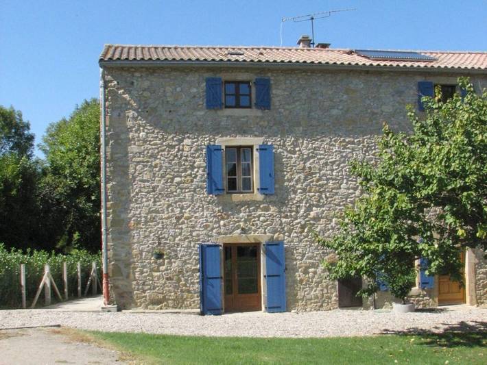 Location de vacances pour 4 personnes, avec jardin ainsi que vue et piscine, adapté aux familles à Limbrassac - 2