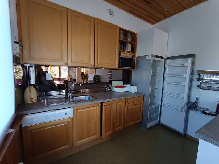 Entire apartment, Charming apartment in chalet, facing slopes, 4 bedrooms, 9 people. in Montgenèvre, Briançon region