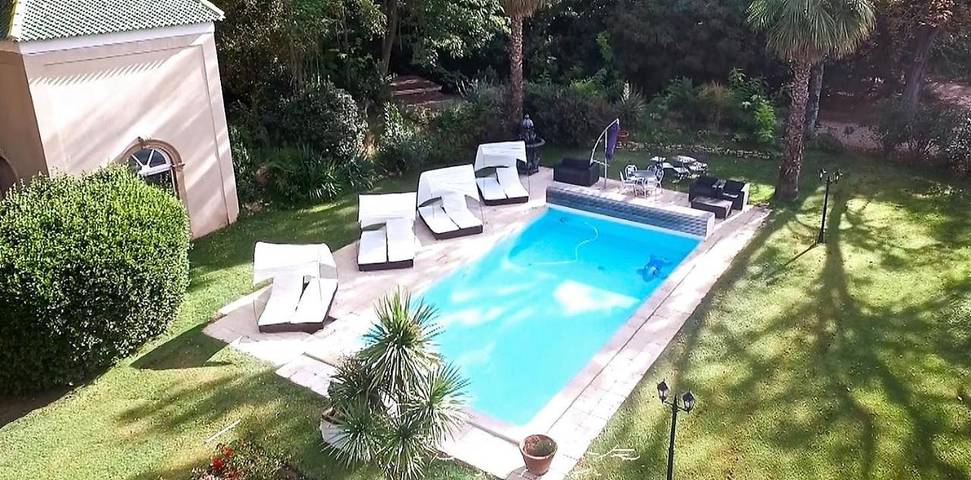 Location de vacances pour 9 personnes, avec jacuzzi et sauna ainsi que jardin et piscine, adapté aux familles à Saint-Pargoire - 4