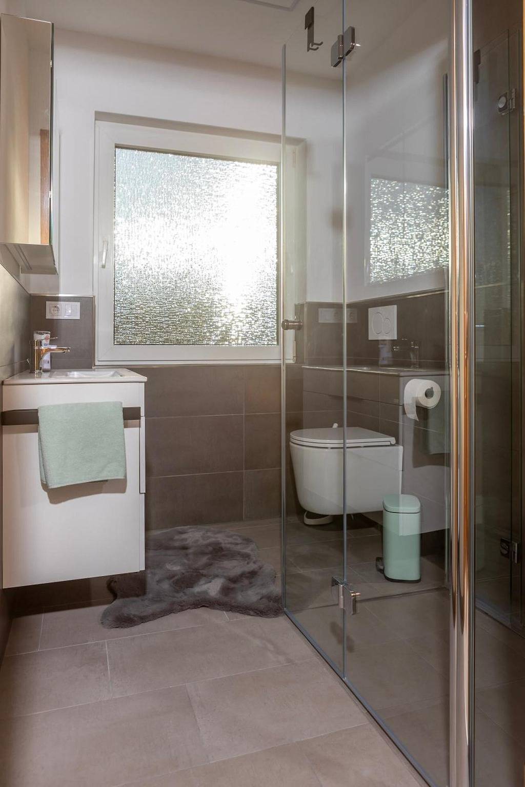 Ganze Wohnung, Ferienwohnung 'Mia' mit privater Terrasse, privatem Garten und Wi-Fi in Altenlotheim, Frankenau