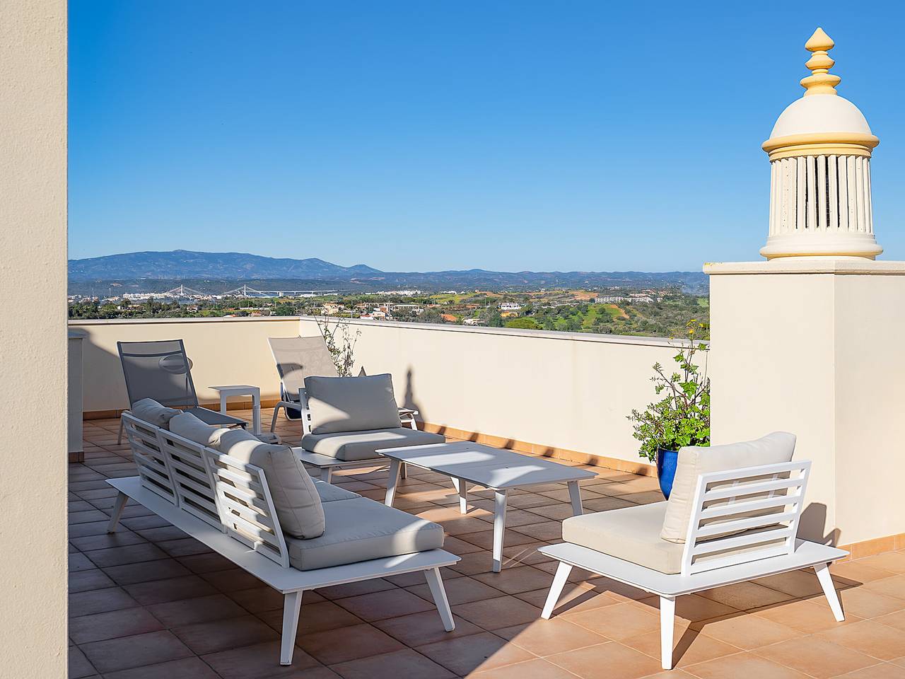 Casa Saudade: Luxuriöses Penthouse mit Jacuzzi und großer Veranda in Estômbar, Ferragudo